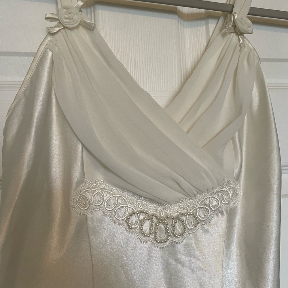 Vintage Ivory Nightgown - Picture 3 of 6